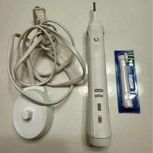Braun Oral-B Professional Care Electric Tootbrush with 1 New Brush Head Teeth